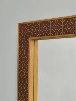 Miroir mural en pin danois et carrelage céramique, années 1960