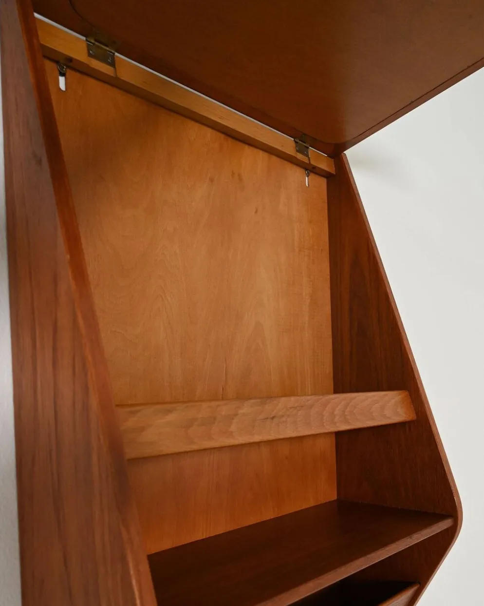 Miroir mural en teck scandinave avec compartiment de rangement, années 1960