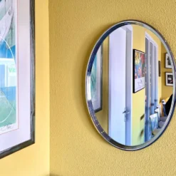 Miroir mural ovale de style mid-century avec cadre en métal chromé, années 1970