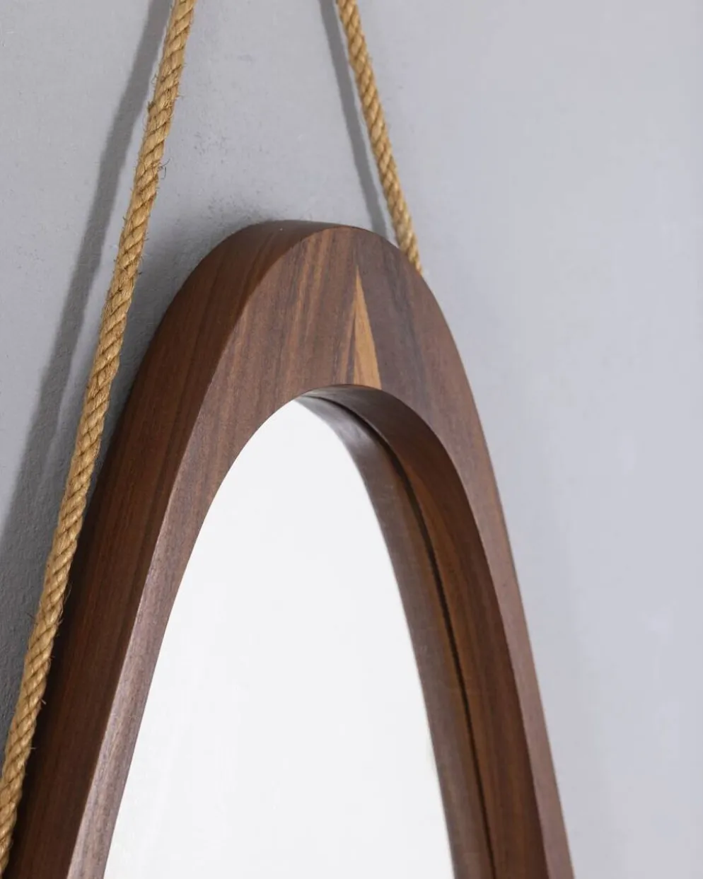 Miroir mural ovale vintage en bois des années 1960, design italien