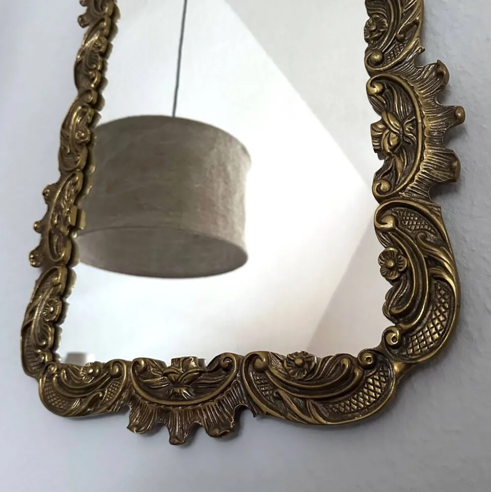 Miroir mural rectangulaire vintage avec cadre en bronze, miroir en bronze