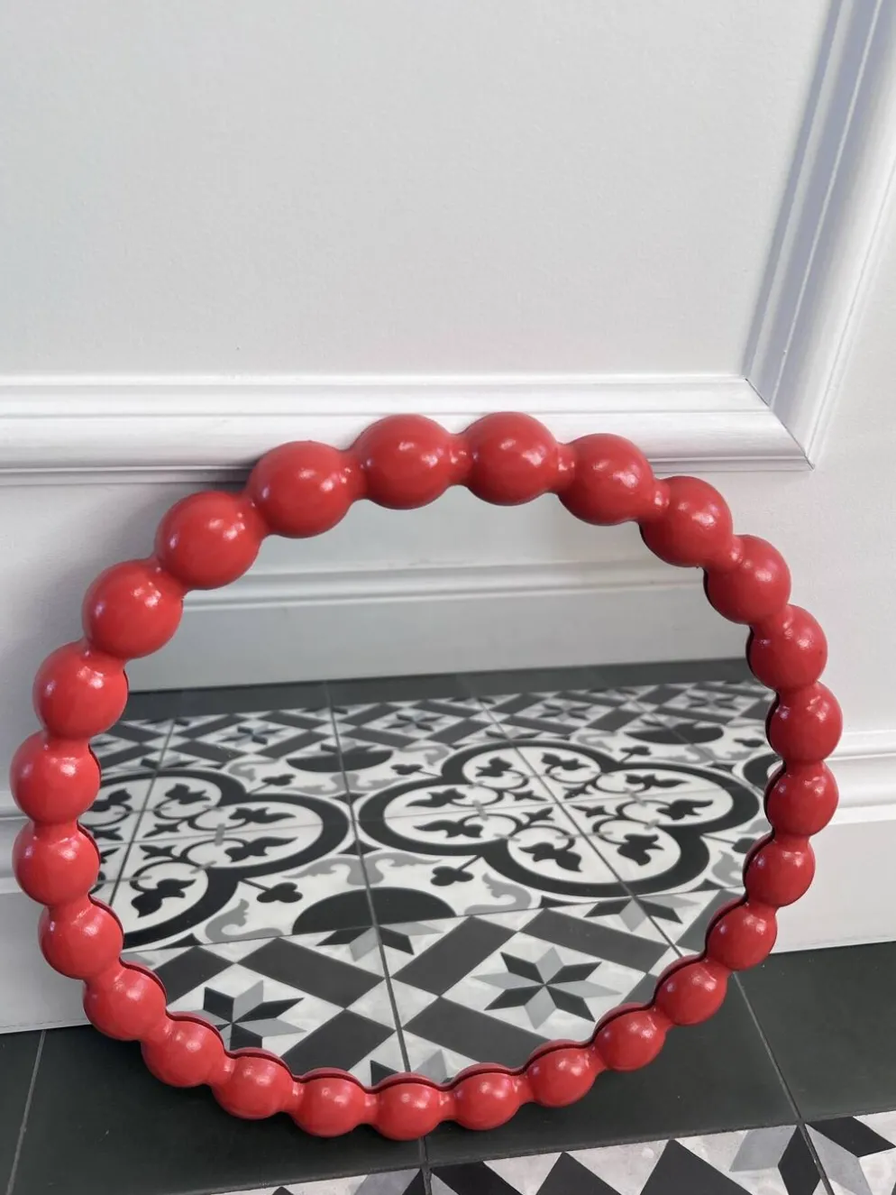 Miroir mural rond perles rouges style design vintage rétro