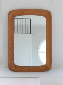 Miroir mural sculptural moderne du milieu du siècle en chêne teinté, verre, Glas & Trä 1959
