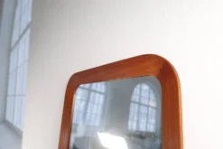 Miroir mural sculptural moderniste du milieu du siècle, teck, verre cristal, Glas & Trä, années 1960