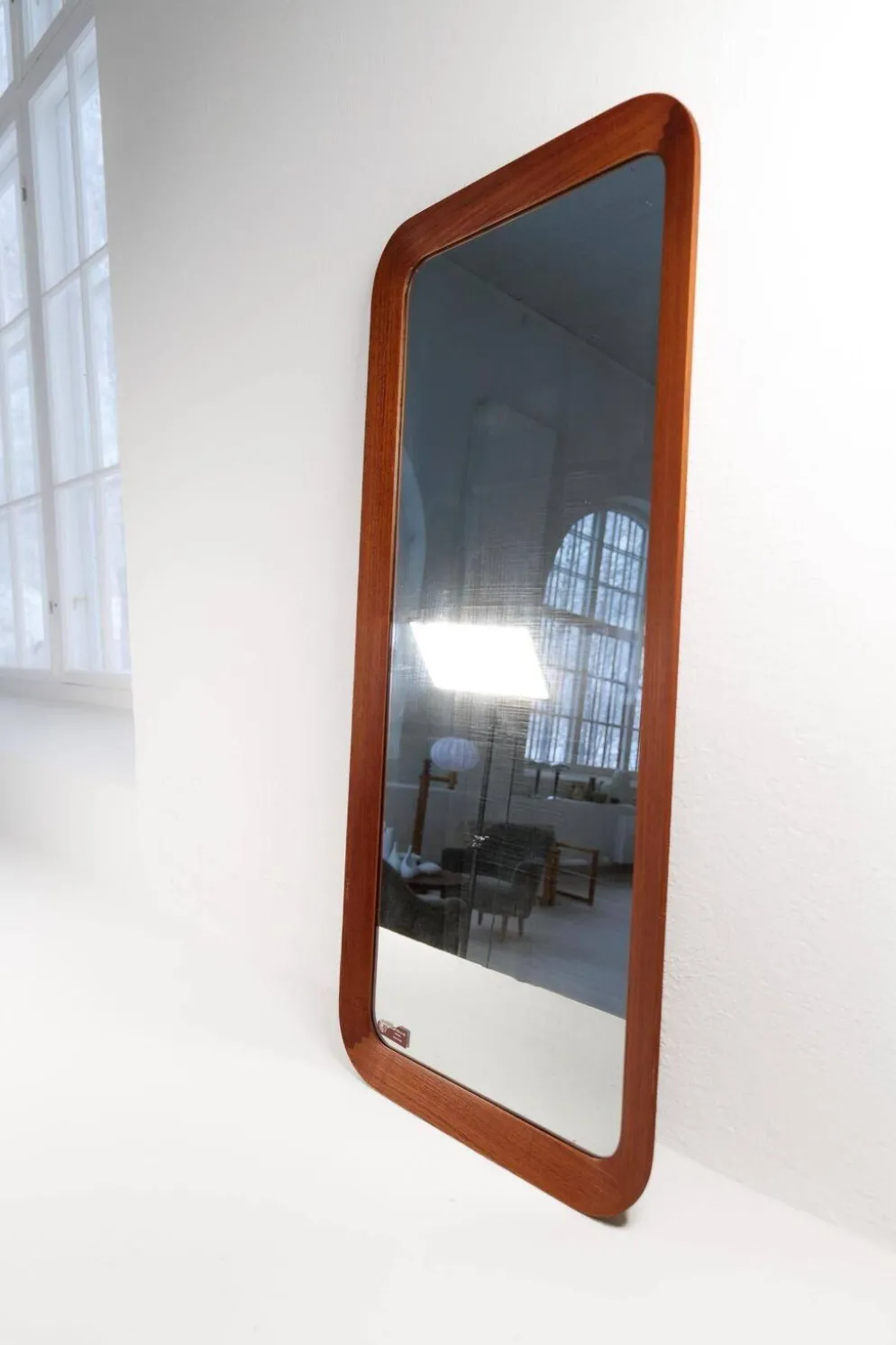 Miroir mural sculptural moderniste du milieu du siècle, teck, verre cristal, Glas & Trä, années 1960