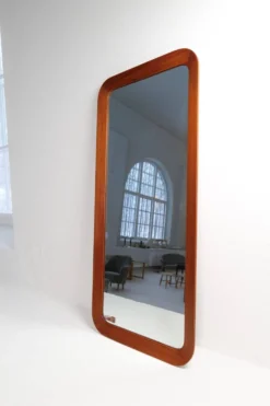 Miroir mural sculptural moderniste du milieu du siècle, teck, verre cristal, Glas & Trä, années 1960