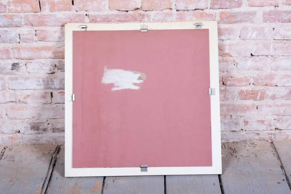 Miroir mural tchèque des années 70 avec cadre en bois.