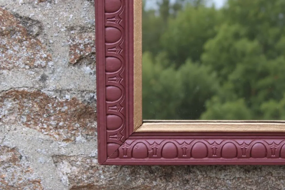 Miroir mural vintage en bois sculpté bordeaux et doré – style Art déco – H4