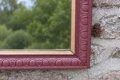 Miroir mural vintage en bois sculpté bordeaux et doré – style Art déco – H4