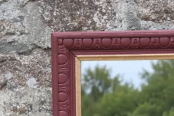 Miroir mural vintage en bois sculpté bordeaux et doré – style Art déco – H4