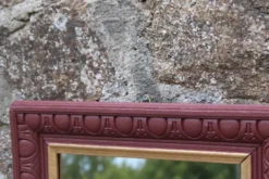Miroir mural vintage en bois sculpté bordeaux et doré – style Art déco – H4