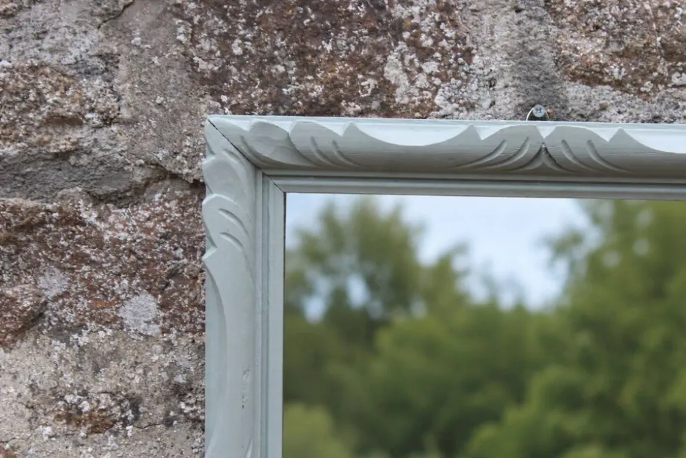 Miroir mural vintage en bois sculpté bleu-vert – style rocaille – H48 cm