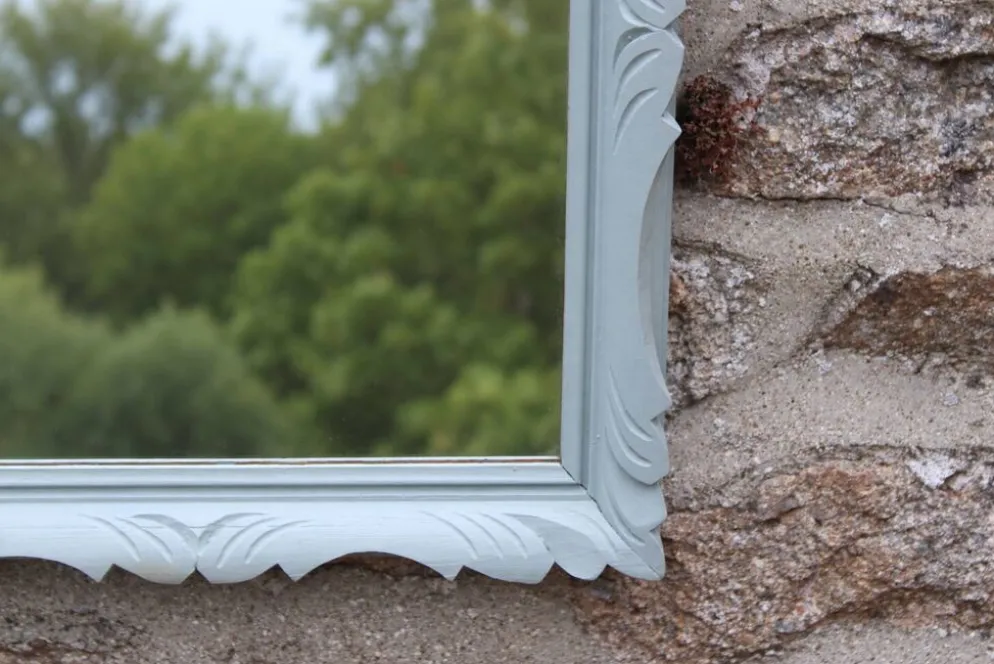 Miroir mural vintage en bois sculpté bleu-vert – style rocaille – H48 cm