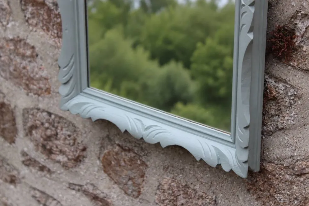 Miroir mural vintage en bois sculpté bleu-vert – style rocaille – H48 cm
