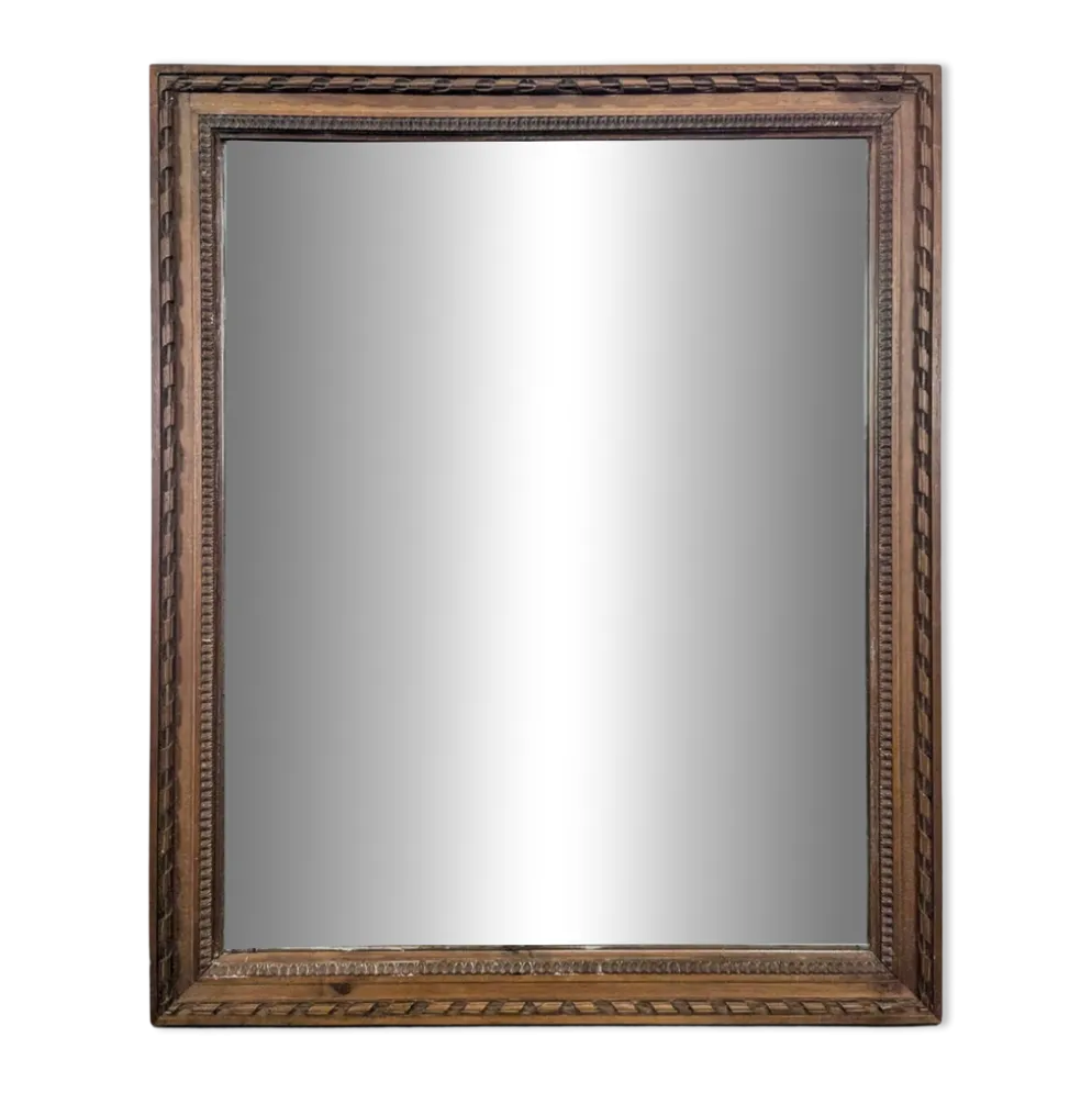 Miroir Napoléon III à cadre en bois sculpté et doré