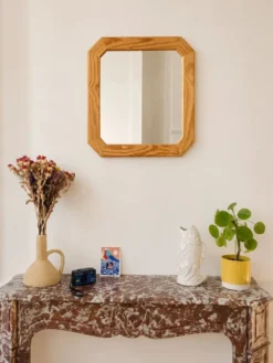 Miroir octogonal en bois clair et nervuré