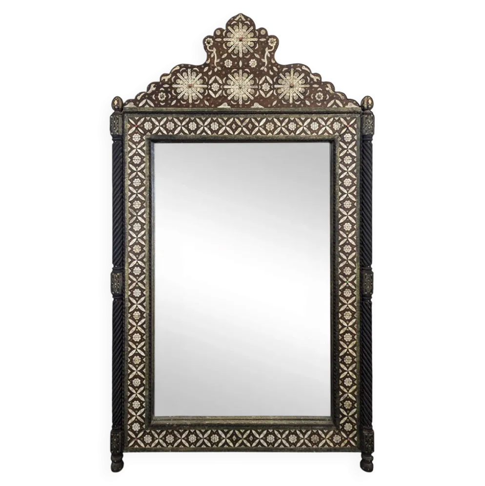 Miroir orientaliste avec incrustations d'os et cabochons de pierres dures