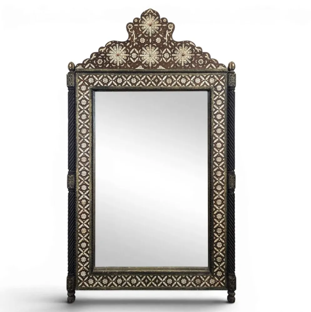 Miroir orientaliste avec incrustations d'os et cabochons de pierres dures