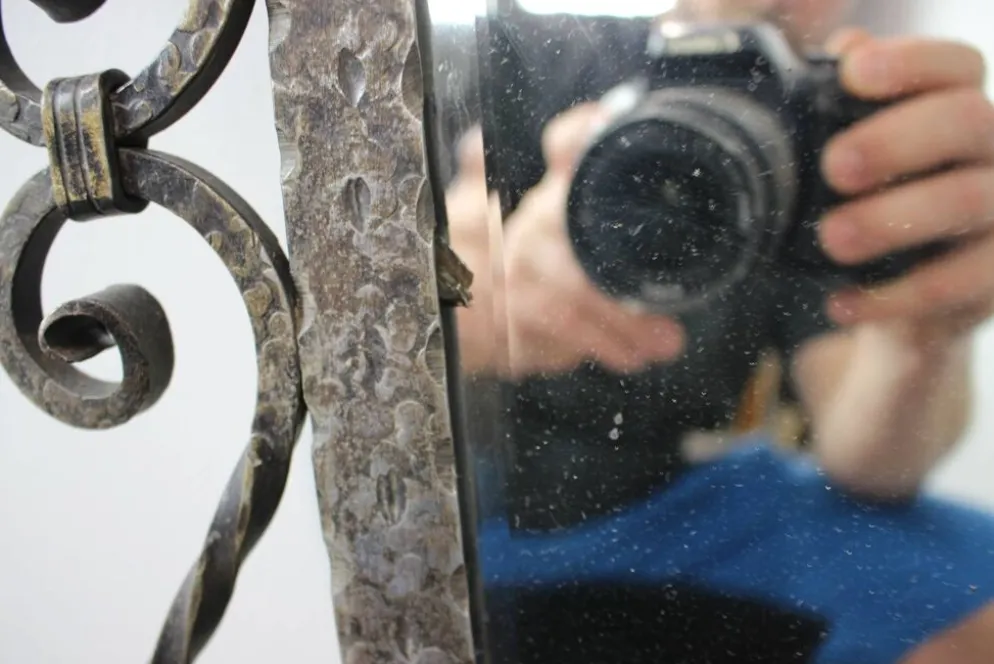 Miroir ornemental en fer forgé MOKO Praha, Tchécoslovaquie, milieu du 20ème siècle