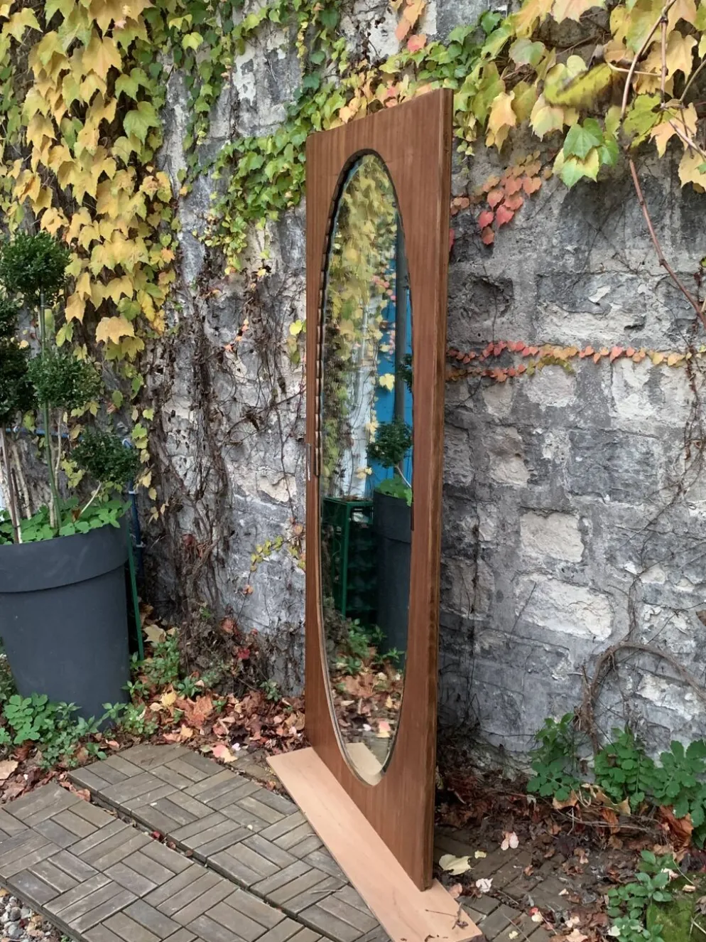 Miroir oval biseauté sur porte art déco Acajou 79x162