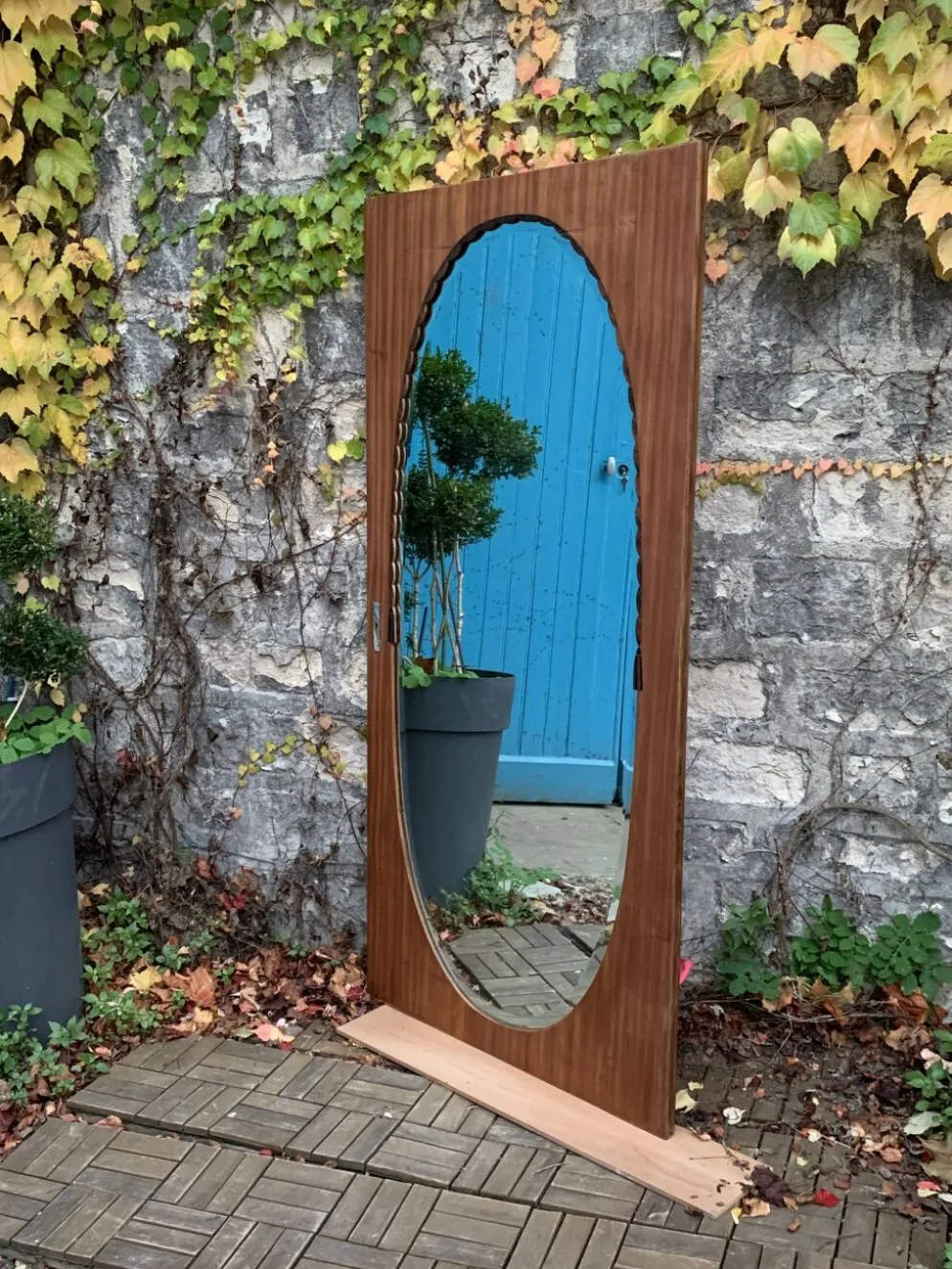 Miroir oval biseauté sur porte art déco Acajou 79x162