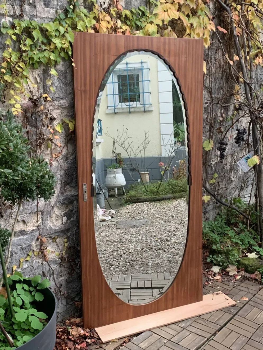 Miroir oval biseauté sur porte art déco Acajou 79x162
