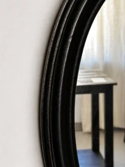 Miroir ovale ancien en bois patiné noir
