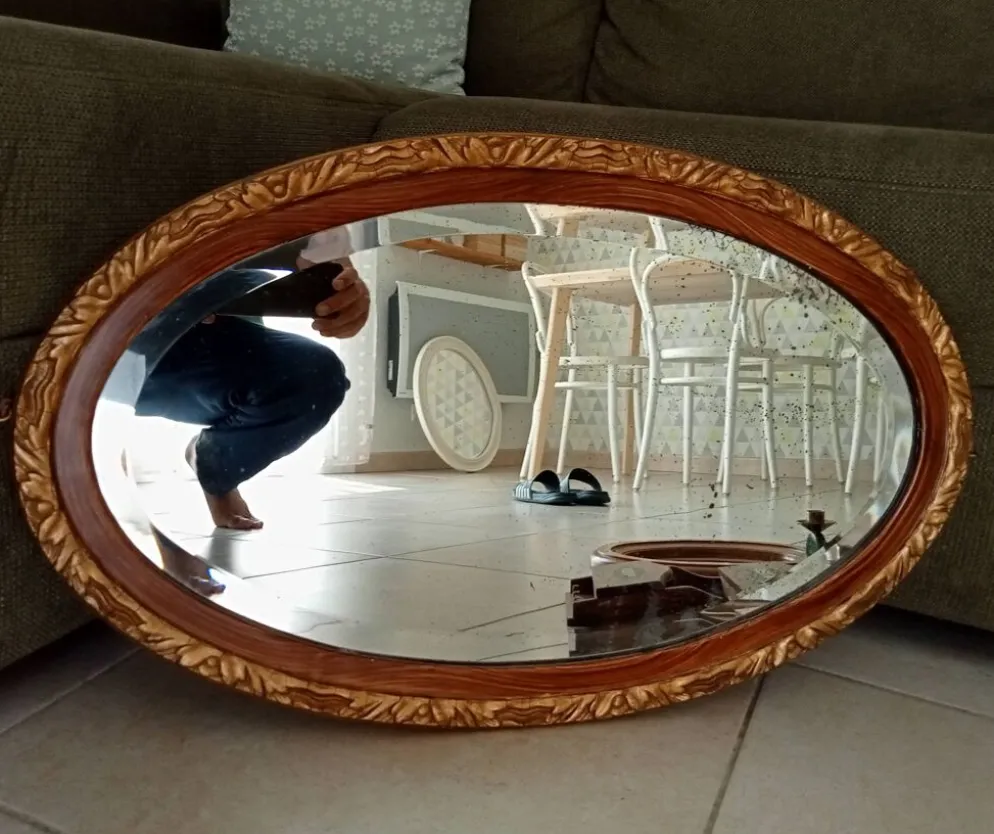 Miroir ovale ancien glace biseauté en bois et stuc XIXeme