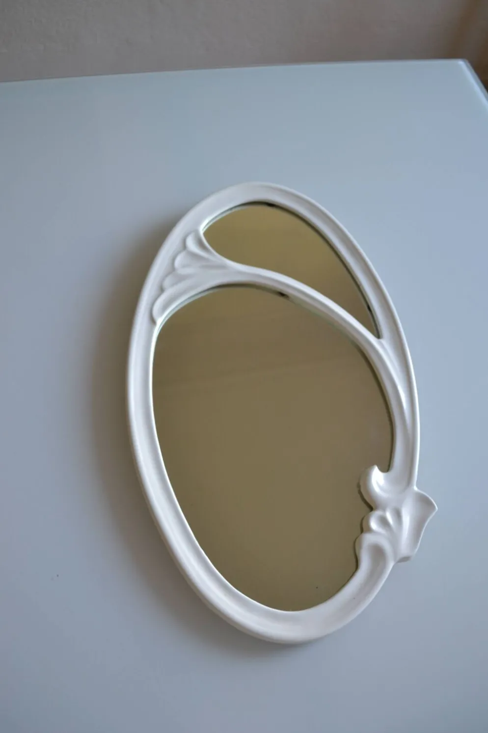 Miroir ovale style art nouveau Jugendstil en fonte de fer émaillée 49 x 29