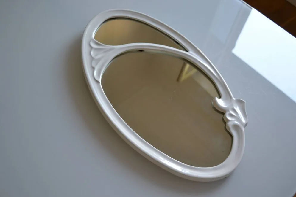 Miroir ovale style art nouveau Jugendstil en fonte de fer émaillée 49 x 29