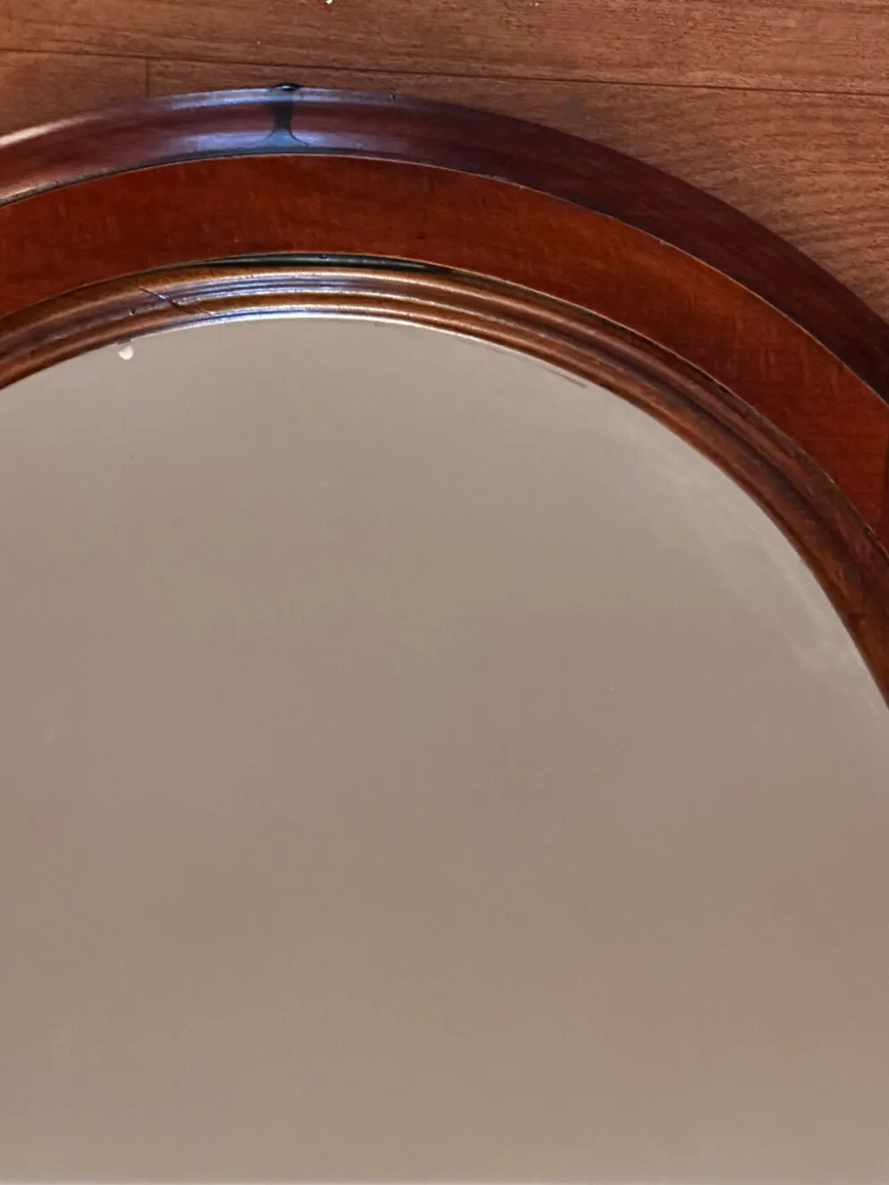 Miroir ovale vintage en bois teinté – 66 × 48,5 cm