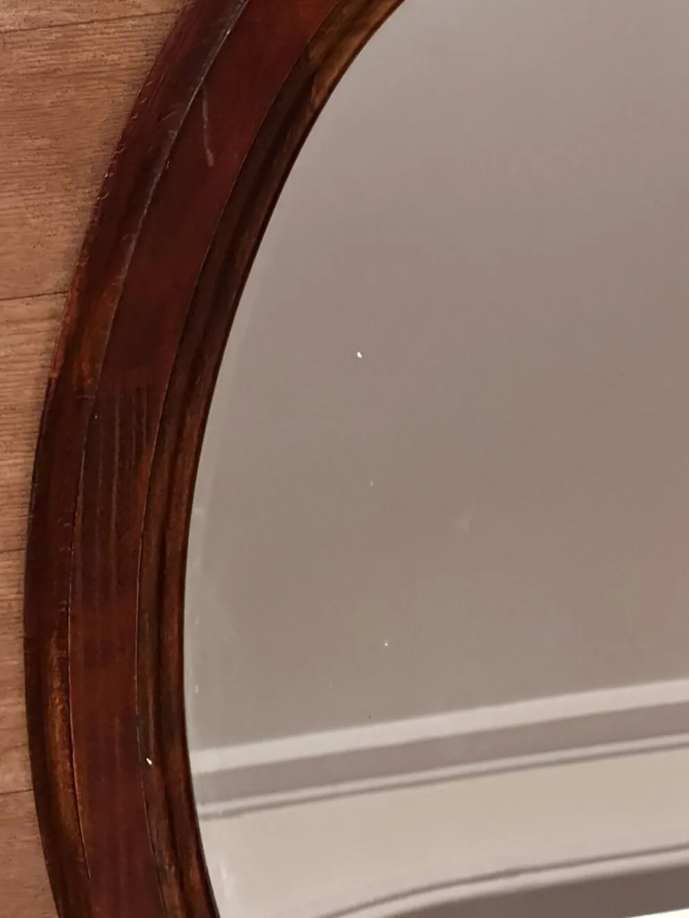 Miroir ovale vintage en bois teinté – 66 × 48,5 cm
