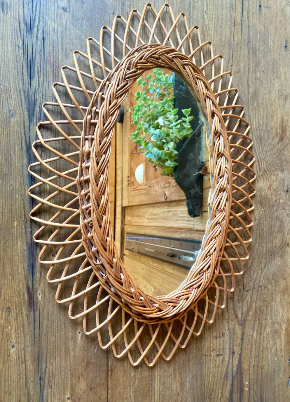 Miroir ovale vintage en rotin