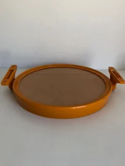 Miroir plastique orange inclinable avec son applique assortie