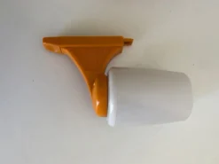 Miroir plastique orange inclinable avec son applique assortie