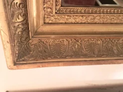 Miroir époque Restauration en bois doré à la feuille