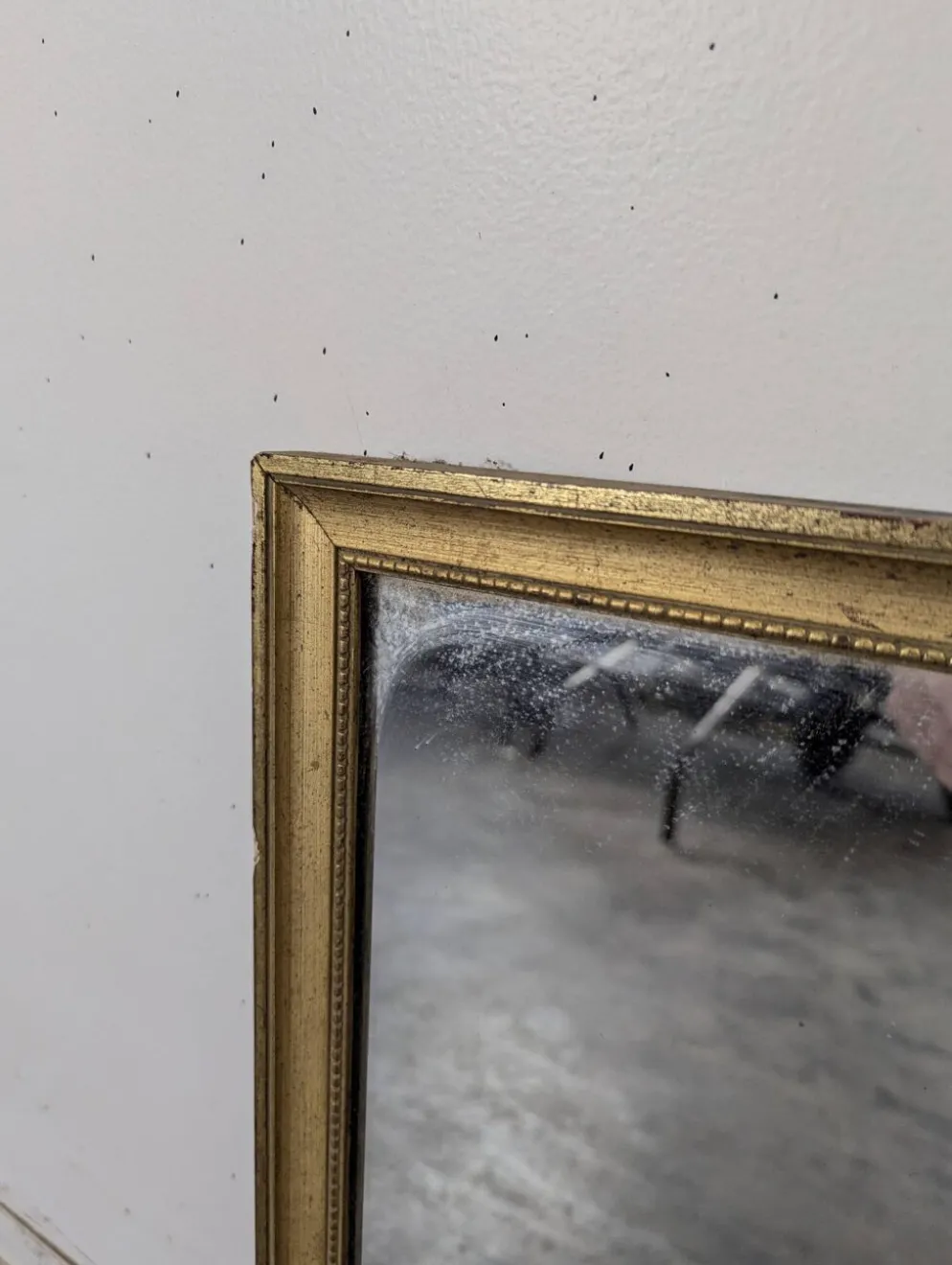 Miroir rectangulaire à cadre en bois doré