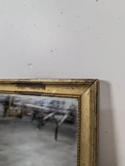 Miroir rectangulaire à cadre en bois doré