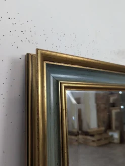 Miroir rectangulaire à cadre laqué vert et doré