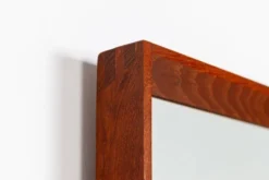 Miroir rectangulaire danois en teck des années 1960.
