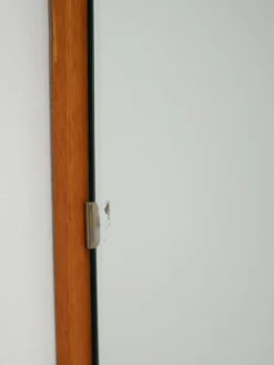Miroir rectangulaire en teck légèrement convexe scandinave par