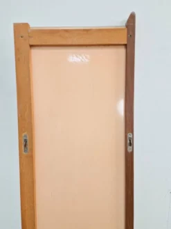 Miroir rectangulaire en teck scandinave des années 1960.