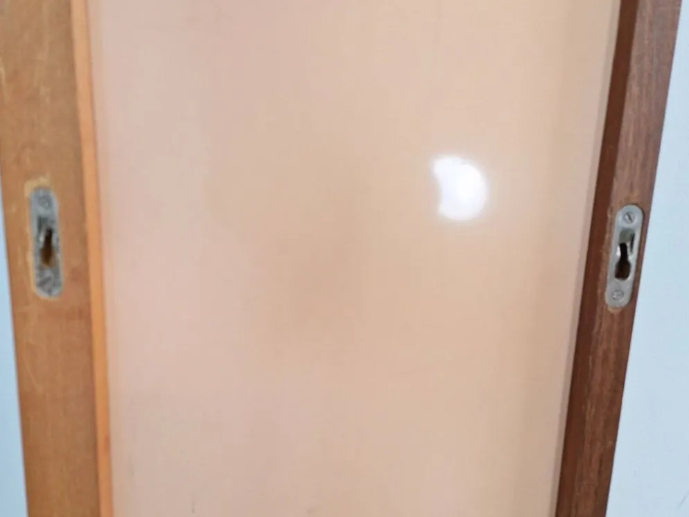 Miroir rectangulaire en teck scandinave des années 1960.