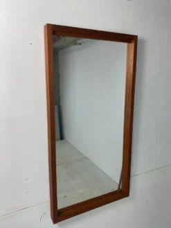 Miroir rectangulaire scandinave vintage en teck du milieu du siècle, années 1950