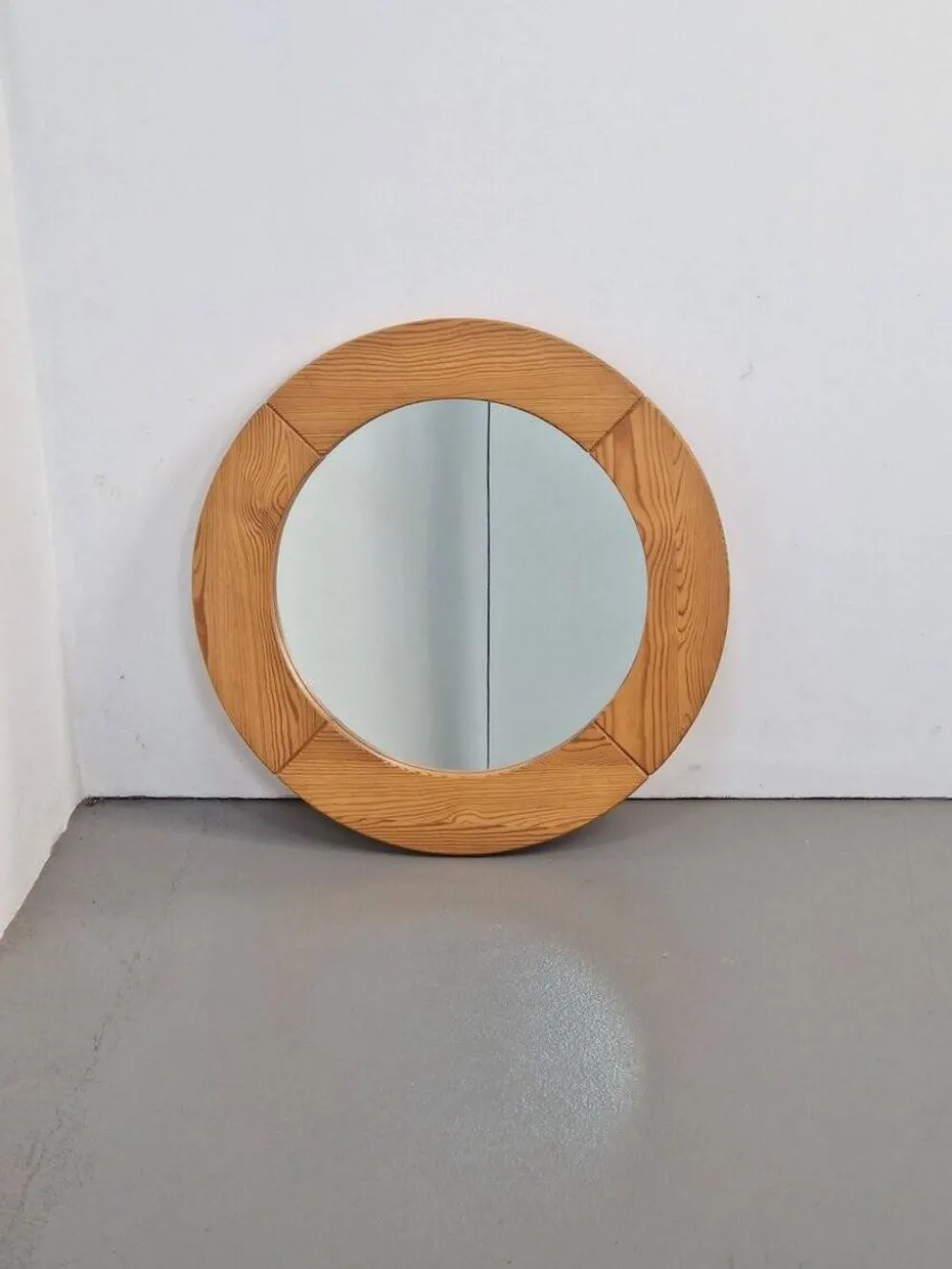 Miroir rond en pin scandinave vintage, années 1970