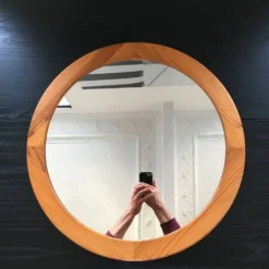 Miroir rond en pin vernis