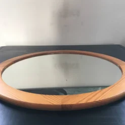 Miroir rond en pin vernis