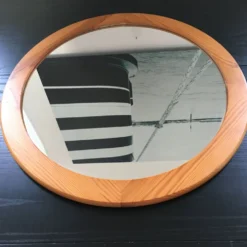 Miroir rond en pin vernis