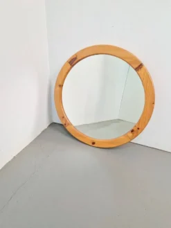 Miroir rond scandinave en pin, années 1970