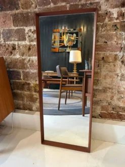 Miroir scandinave en teck, Années 1960